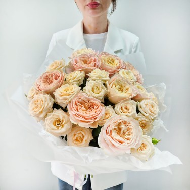 Монобукет нежных пионовидных роз 15 шт