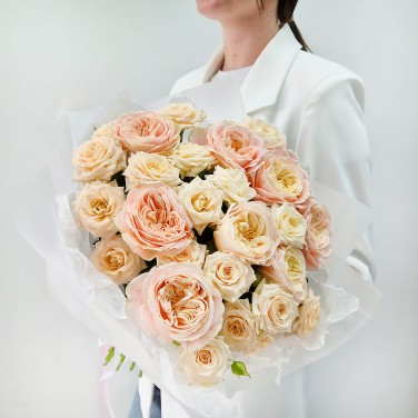 Монобукет нежных пионовидных роз 15 шт