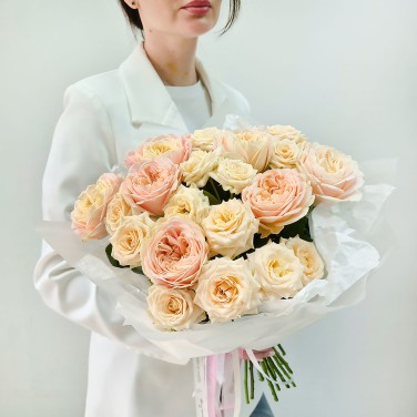 Монобукет нежных пионовидных роз 15 шт