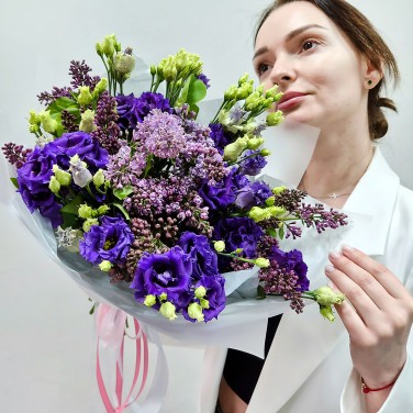 Букет фиолетовый с сиренью и эустомой