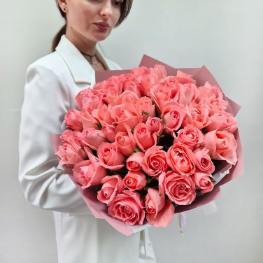 Монобукет из 51 розовой розы Кения