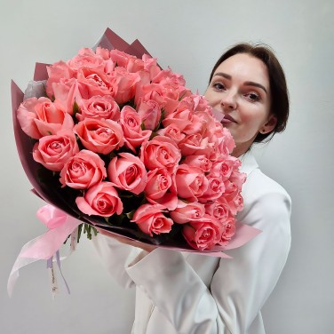 Монобукет из 51 розовой розы Кения