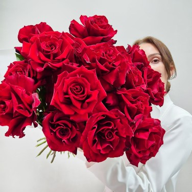Роскошный букет из 21 красной французской розы