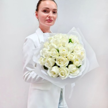 Монобукет из 31 белой розы кения
