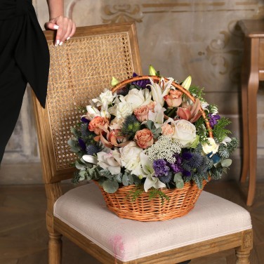 Большая корзина из лилий Луна в Козероге