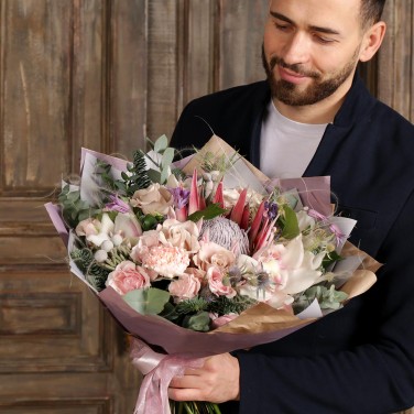 Букет с протеей Совершенство Козерог