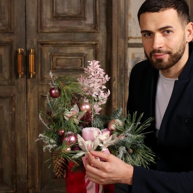 Шляпная коробка из орхидей и нобилиса Традиции Волшебства Козерог