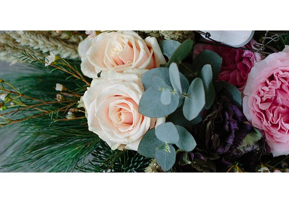 Зимние необычные букеты талисманы 